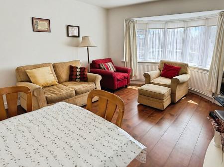 2 bedroom Semi-detached bungalow for sale in Chestnut Avenue, Oadby, LE2