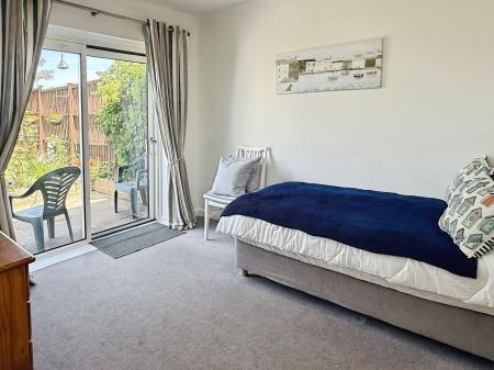 2 bedroom Semi-detached bungalow for sale in Chestnut Avenue, Oadby, LE2