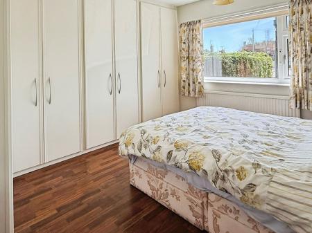 2 bedroom Semi-detached bungalow for sale in Chestnut Avenue, Oadby, LE2