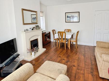 2 bedroom Semi-detached bungalow for sale in Chestnut Avenue, Oadby, LE2