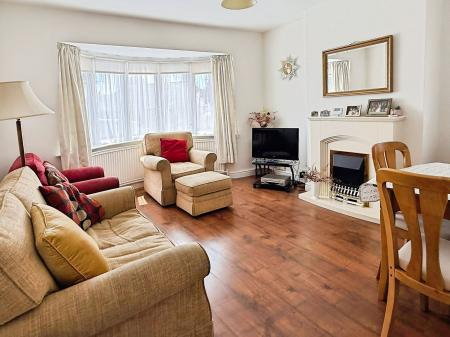 2 bedroom Semi-detached bungalow for sale in Chestnut Avenue, Oadby, LE2