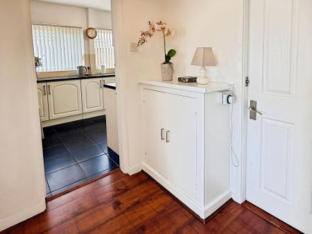 2 bedroom Semi-detached bungalow for sale in Chestnut Avenue, Oadby, LE2