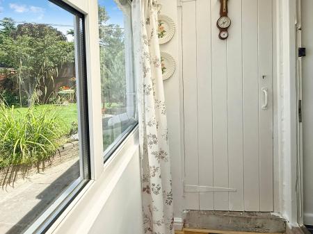 2 bedroom Semi-detached bungalow for sale in Chestnut Avenue, Oadby, LE2