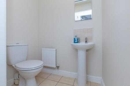 5 bedroom Detached house to let in Lady Hay Road, Leicester, LE3