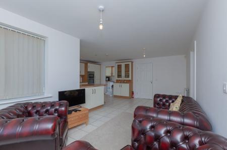 5 bedroom Detached house to let in Lady Hay Road, Leicester, LE3