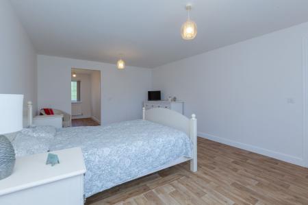 5 bedroom Detached house to let in Lady Hay Road, Leicester, LE3