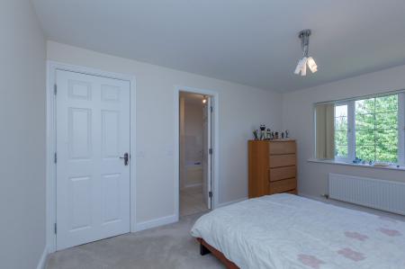 5 bedroom Detached house to let in Lady Hay Road, Leicester, LE3