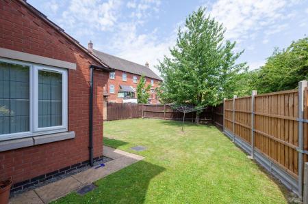 5 bedroom Detached house to let in Lady Hay Road, Leicester, LE3