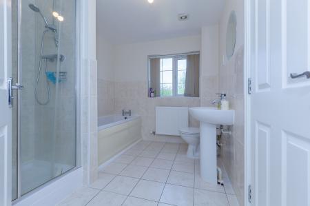 5 bedroom Detached house to let in Lady Hay Road, Leicester, LE3