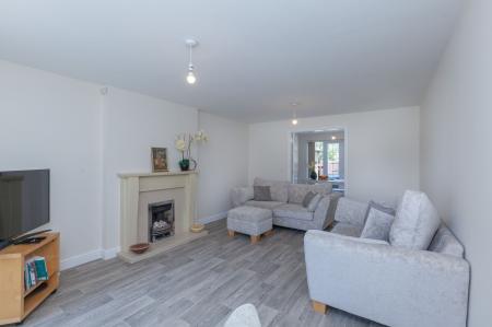 5 bedroom Detached house to let in Lady Hay Road, Leicester, LE3