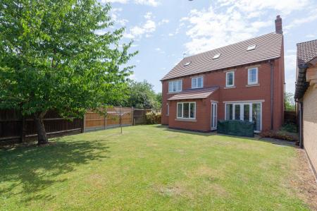 5 bedroom Detached house to let in Lady Hay Road, Leicester, LE3