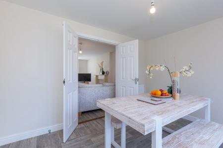 5 bedroom Detached house to let in Lady Hay Road, Leicester, LE3