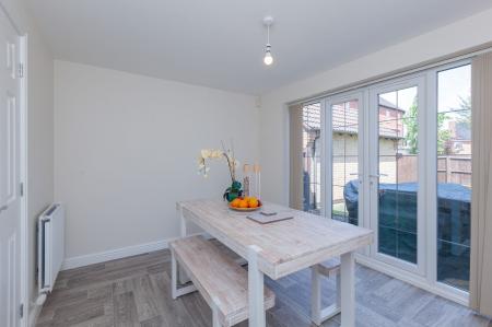 5 bedroom Detached house to let in Lady Hay Road, Leicester, LE3