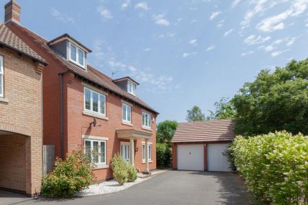 5 bedroom Detached house to let in Lady Hay Road, Leicester, LE3