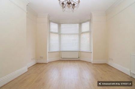 1 bedroom Flat to let in Glenfield Road, Leicester, LE3