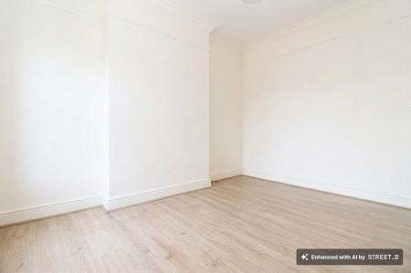 1 bedroom Flat to let in Glenfield Road, Leicester, LE3