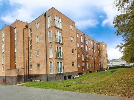 Pavilion Close, Leicester, LE2