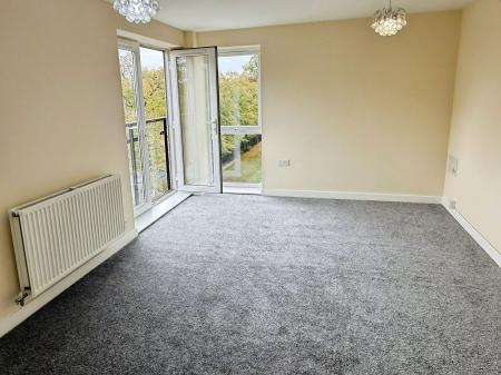 2 bedroom Flat to let in Pavilion Close, Leicester, LE2