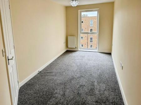 2 bedroom Flat to let in Pavilion Close, Leicester, LE2