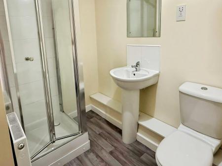 2 bedroom Flat to let in Pavilion Close, Leicester, LE2