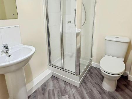 2 bedroom Flat to let in Pavilion Close, Leicester, LE2