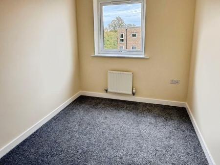 2 bedroom Flat to let in Pavilion Close, Leicester, LE2