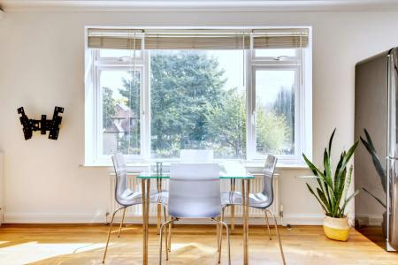 1 bedroom Flat to let in Kew Road, Richmond, TW9