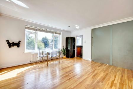 1 bedroom Flat to let in Kew Road, Richmond, TW9
