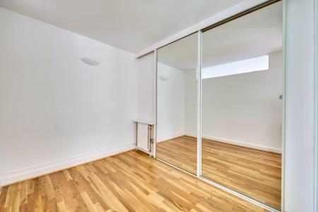 1 bedroom Flat to let in Kew Road, Richmond, TW9