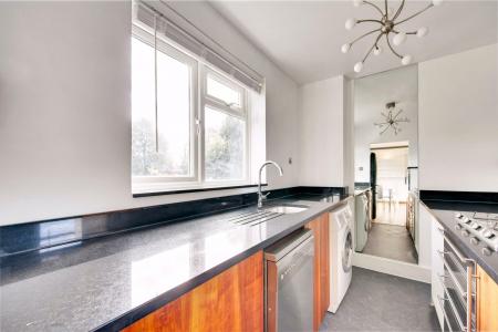 1 bedroom Flat to let in Kew Road, Richmond, TW9