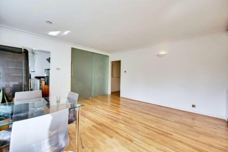 1 bedroom Flat to let in Kew Road, Richmond, TW9
