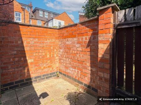 2 bedroom Terraced House to let in Oxford Road, Leicester, LE2
