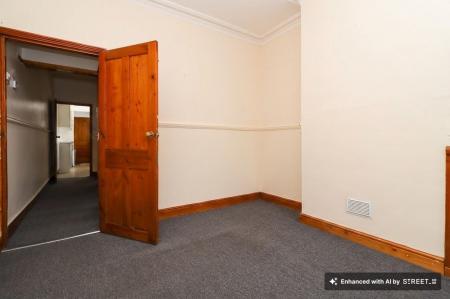 2 bedroom Terraced House to let in Oxford Road, Leicester, LE2