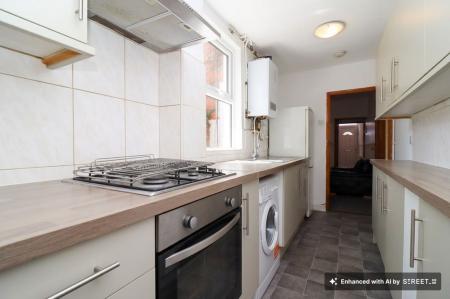 2 bedroom Terraced House to let in Oxford Road, Leicester, LE2