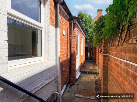 2 bedroom Terraced House to let in Oxford Road, Leicester, LE2