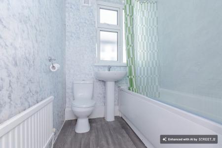 3 bedroom Terraced House to let in Dore Road, Leicester, LE5