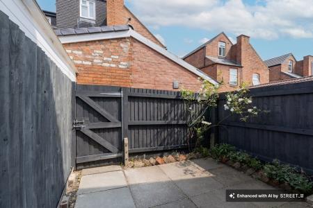 3 bedroom Terraced House to let in Dore Road, Leicester, LE5