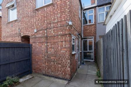 3 bedroom Terraced House to let in Dore Road, Leicester, LE5