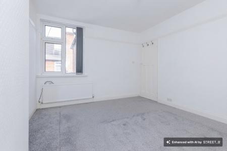 3 bedroom Terraced House to let in Dore Road, Leicester, LE5
