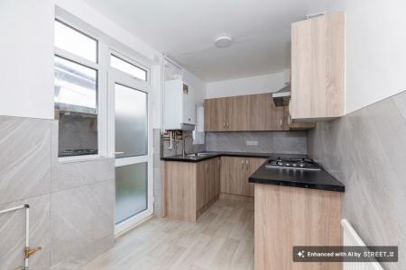 3 bedroom Terraced House to let in Dore Road, Leicester, LE5