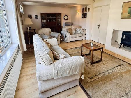 3 bedroom Detached house for sale in Fairstone Hill, Oadby, LE2