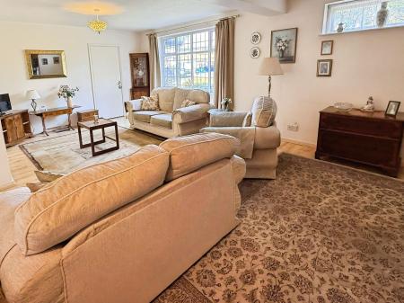 3 bedroom Detached house for sale in Fairstone Hill, Oadby, LE2