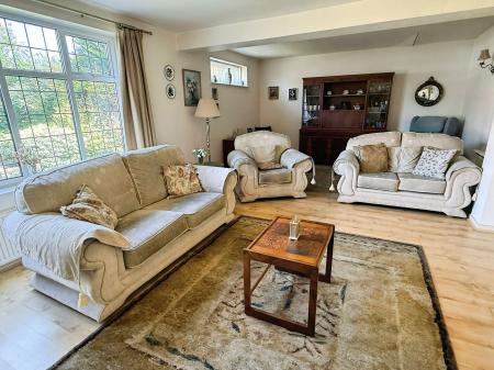 3 bedroom Detached house for sale in Fairstone Hill, Oadby, LE2