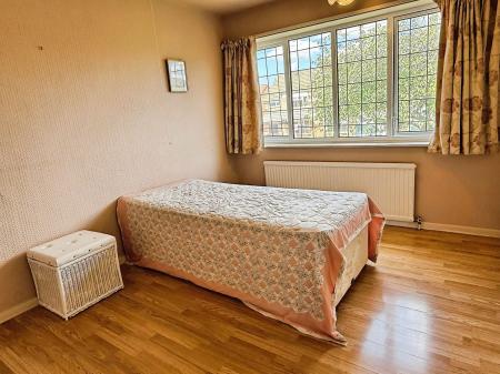 3 bedroom Detached house for sale in Fairstone Hill, Oadby, LE2