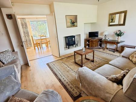 3 bedroom Detached house for sale in Fairstone Hill, Oadby, LE2