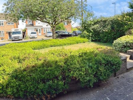 3 bedroom Detached house for sale in Fairstone Hill, Oadby, LE2