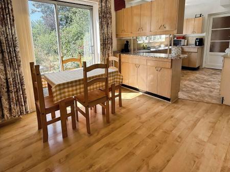3 bedroom Detached house for sale in Fairstone Hill, Oadby, LE2
