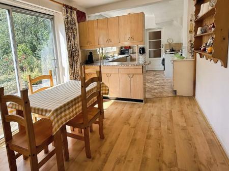 3 bedroom Detached house for sale in Fairstone Hill, Oadby, LE2