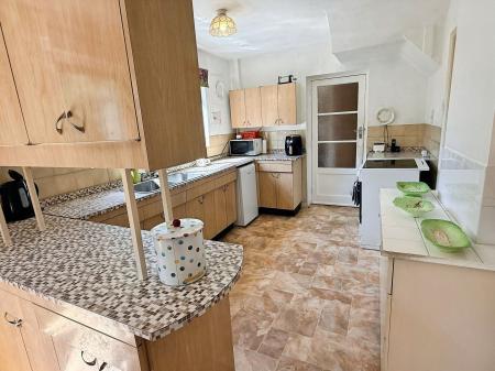 3 bedroom Detached house for sale in Fairstone Hill, Oadby, LE2