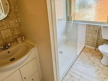 3 bedroom Detached house for sale in Fairstone Hill, Oadby, LE2